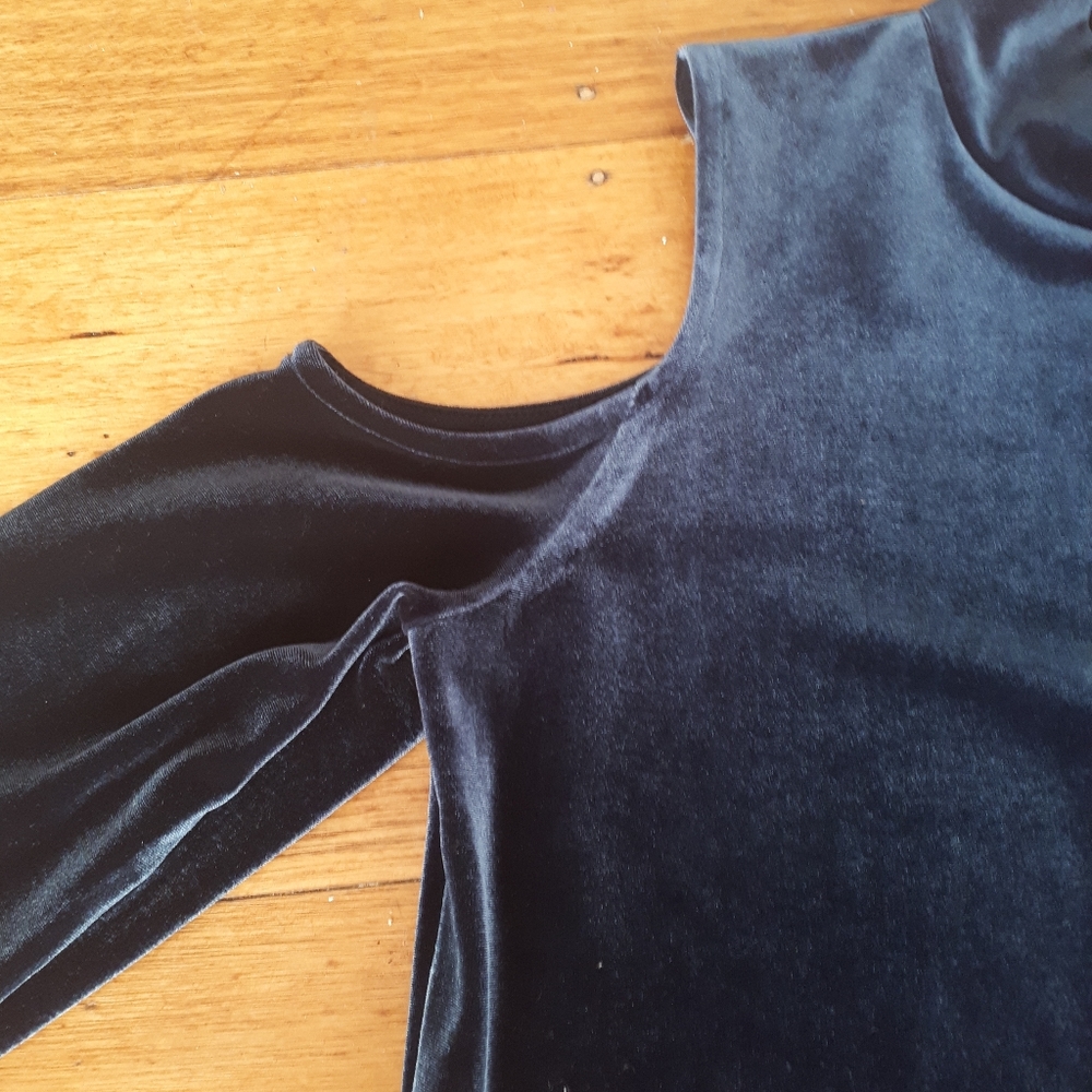 Witchery Blue Velvet Cold Shoulder Blouse Size Small - Picture 6 of 12